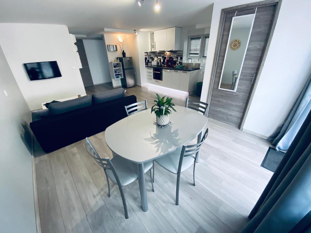 Toul Appartement Entier Avec Parking Prive Au Calme Cosy A Etage Avec Balcon Ngoại thất bức ảnh