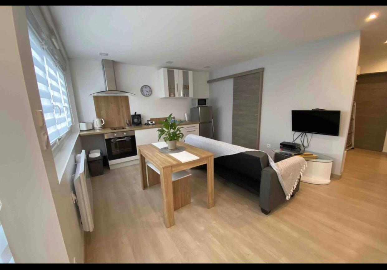 Toul Appartement Entier Avec Parking Prive Au Calme Cosy A Etage Avec Balcon Ngoại thất bức ảnh